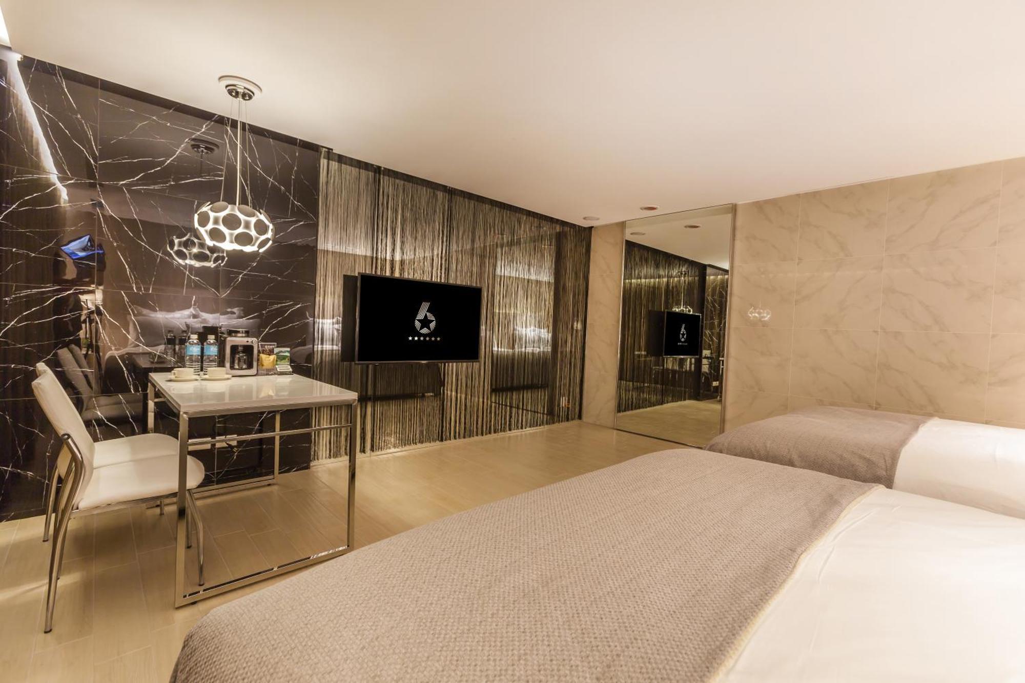 Six Star Motel-Taoyuan Extérieur photo