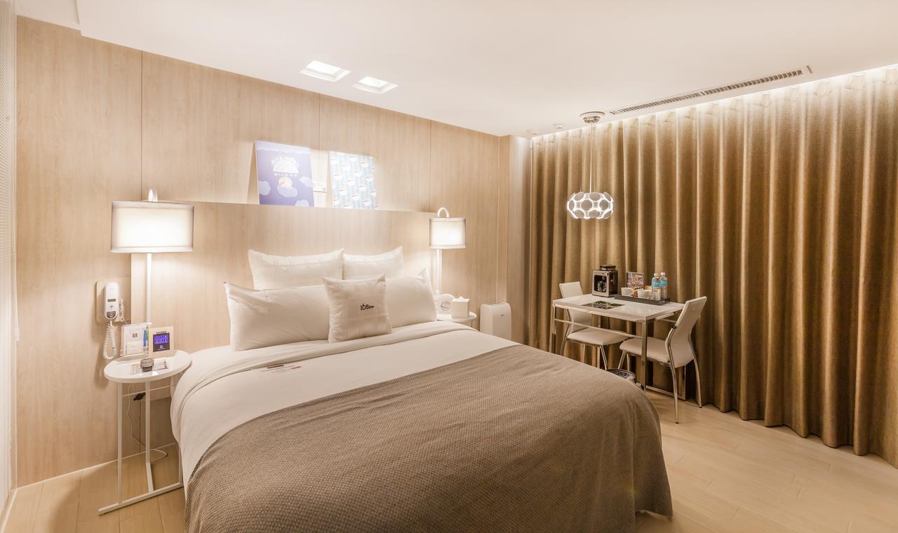 Six Star Motel-Taoyuan Extérieur photo